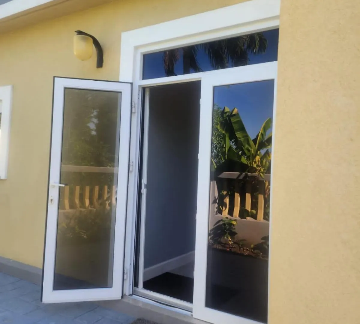 Shiloh Three Bedroom Beachfront W/Private Access Saint Annʼs Bay Villa